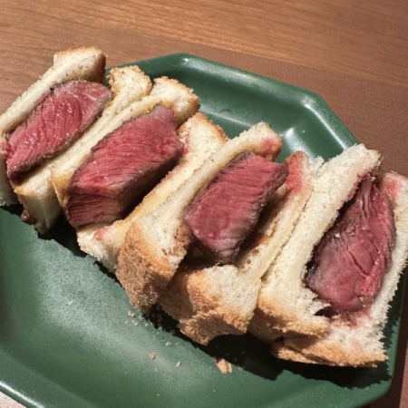 9859EB79-F202-4863-B00D-004208917EF6