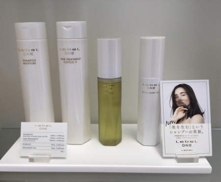 DCB470D2-9CED-4D4B-B452-997FD03A4E9F